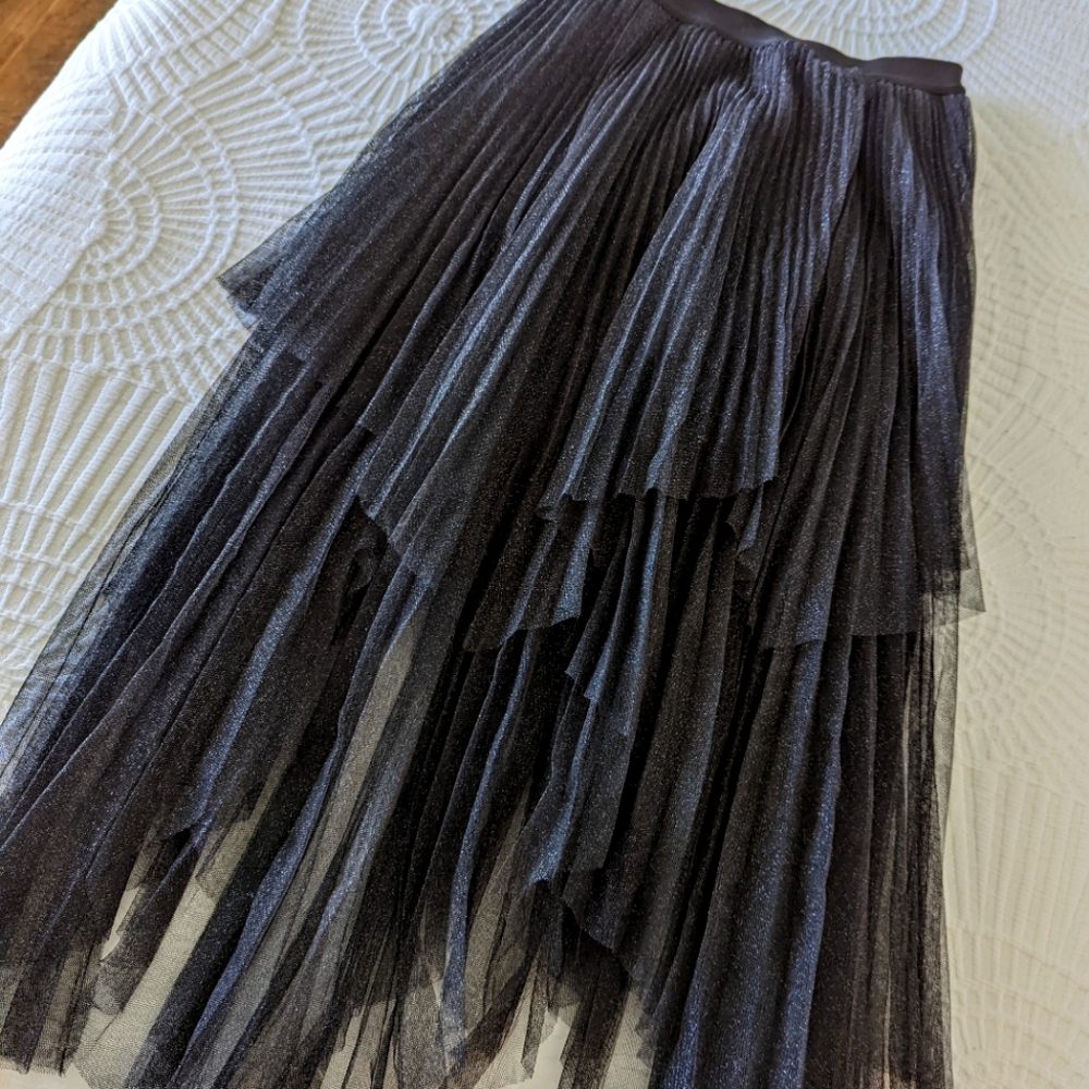 All Saints "Veena" Pleated Tulle Skirt. Sz 8 in metallic black.